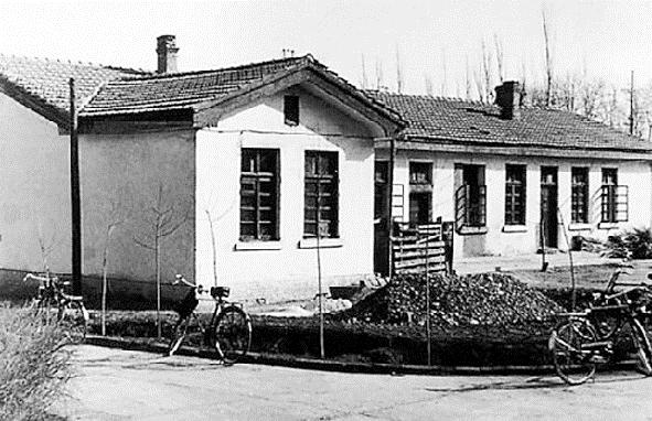 上世纪50年代,陶峙岳,张仲瀚在石河子的办公室.