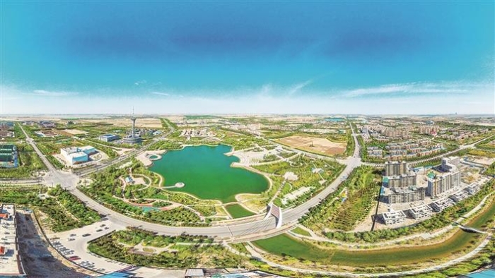 徐昌政 摄员工在位于七师胡杨河市的新疆仁和纺织科技有限公司车间里